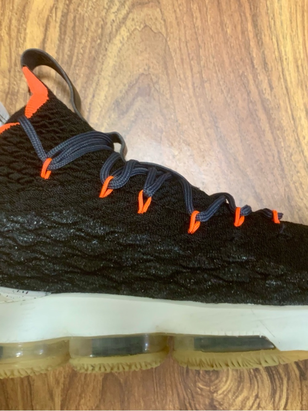Nike LeBron 15 'Bright Crimson' - Picture 11 of 15